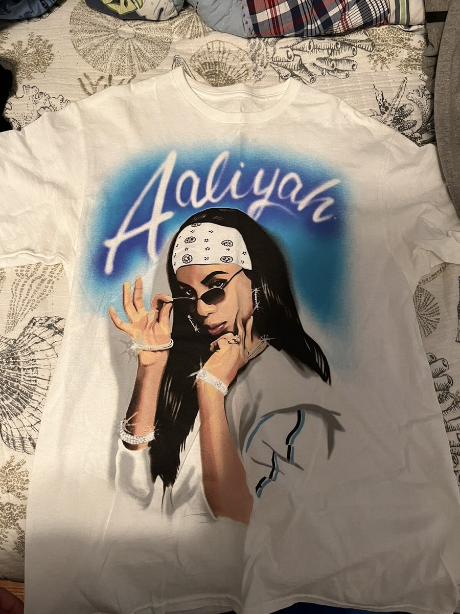 Aaliyah Spray Paint T Shirt Vintage 90's R&B T-shirt Size M Aaliyah Spray Paint T Shirt Vintage 90's R&B T-shirt Size M