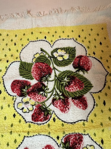 VINTAGE Strawberries Yellow Kitchen Towel - Picture 4 of 6