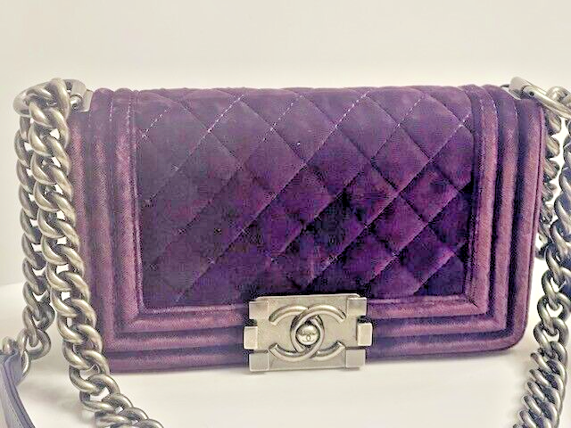 CHANEL ダークパープル レザー ヘアバンド CHANEL Small LE BOY Purple Silver Chain Small Velvet Lambskin Bag