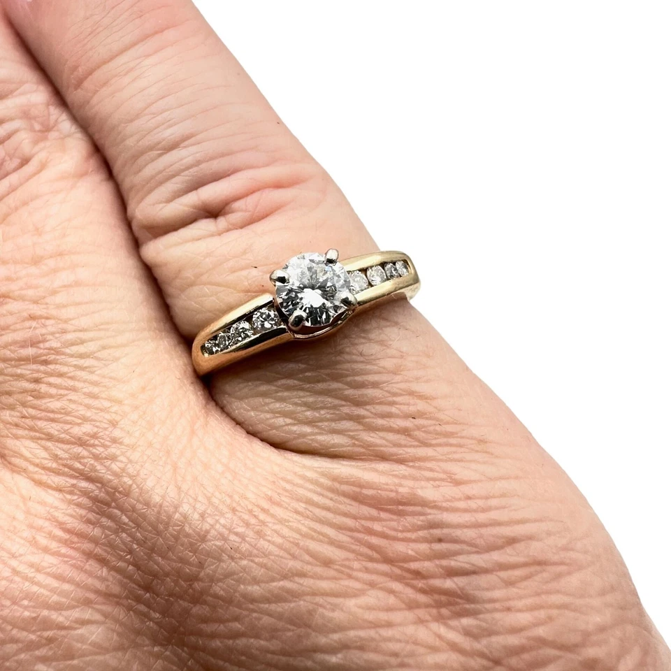 Anillo de compromiso de boda vintage Estate Find de oro amarillo de 14 quilates con diamantes talla 7,5 Foto 2 de 4