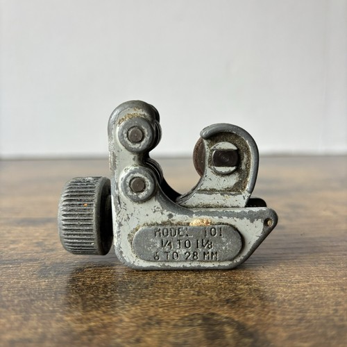 Ridgid 1/4 in. to 1-1/8 in. Model 101 Close Quarters Tubing Pipe Cutter 40617 - Picture 3 of 12