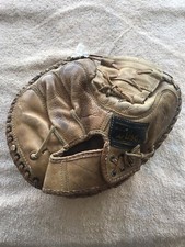 VINTAGE WILSON CATCHERS GLOVE