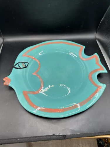 VINTAGE 1986 CYCLAMEN CERAMIC FISH PLATTER BY JULIE SANDERS 12x11”