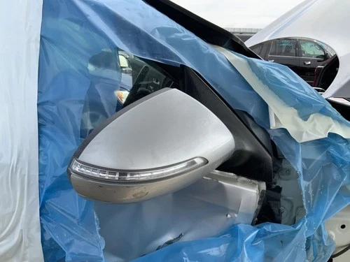 Passenger Side View Mirror Power With Turn Signal OEM 10-16 SPORTAGE 1389190
