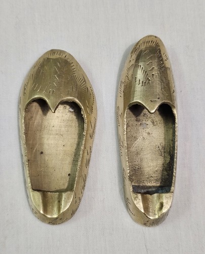 2 Brass Shoe Ashtrays Vintage Made In India Patina - Picture 4 of 10