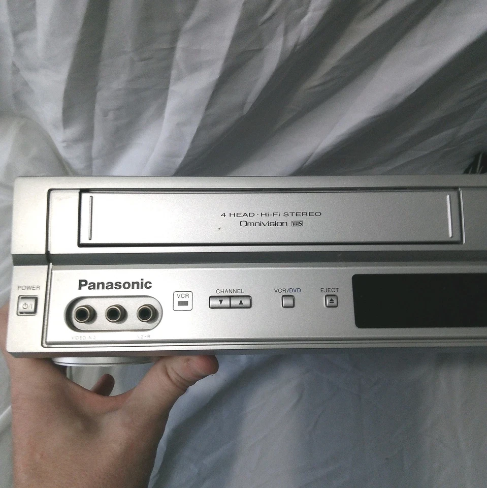 De colección Panasonic PV-D744S-A DVD VCR Combo Reproductor Grabadora 2004 Hi-Fi Estéreo Fabricante de Equipo Original Foto 3 de 4