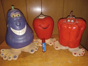 3 LARGE VINTAGE 70s CERAMIC ANTHROPOMORPHIC VEGATABLE BAREFOOT PROMO FIGURINES