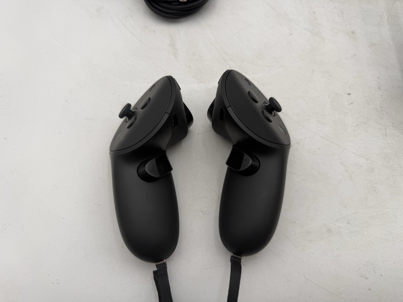 Meta Quest Pro 256 GB Virtual Reality Headset W/Controller & Dock Black alternate view 2