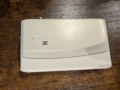 Fujifilm FINEPIX Z 900 EXR White Compact Digital Camera Tested
