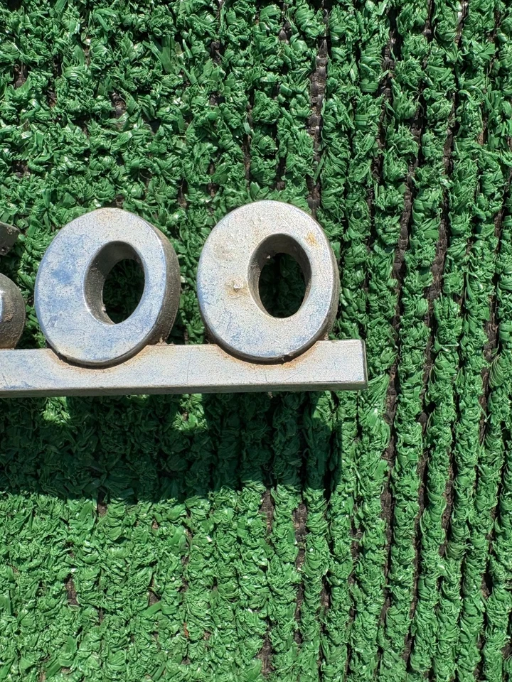 1950 1951 Chevrolet 3600 truck small hood side emblem 50 51 Foto 3 de 4