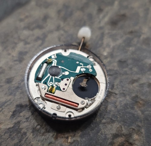 SB7E: ETA 955.114 Quartz Watch Movement – 3-Hand Date, 7 Jewels -NOS - Picture 2 of 3