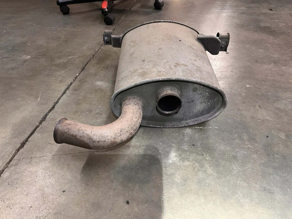 Porsche 928 S4 1989 silenciador escape usado OEM Foto 2 de 4