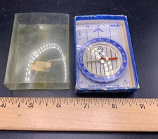 Vintage Silva Hiking compass 1973 plastic compass in box w/ instructions
