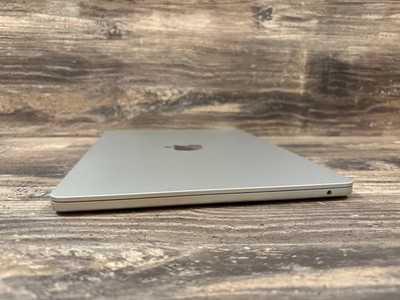 2024 MacBook Air 13” M3 16GB 256GB Silver Very Good 98% Battery