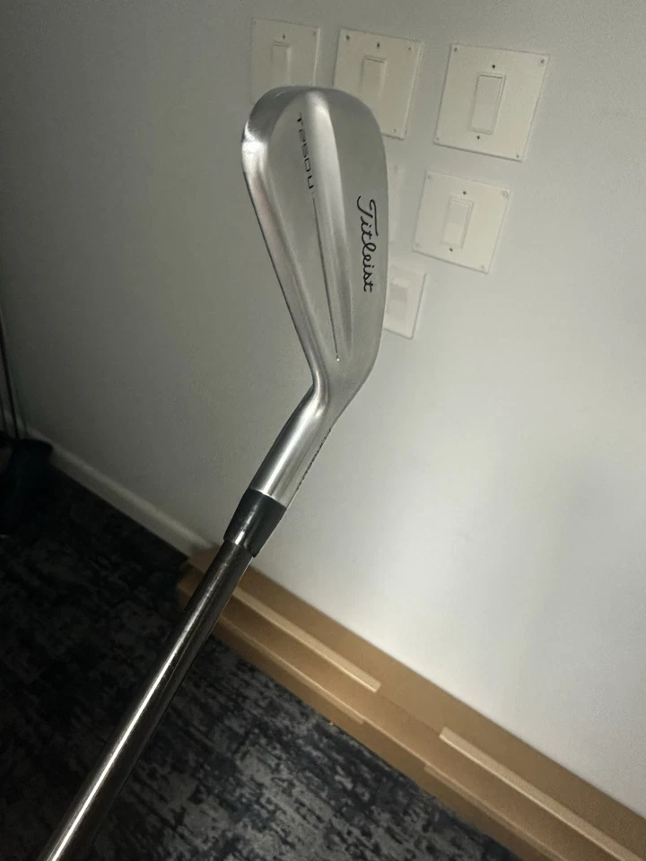 Hierro Titleist T250 U 2. Anuncio Tour VF 95x. Plus 1/2 pulgada. Foto 4 de 4