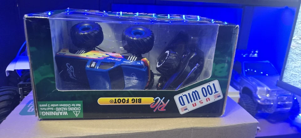 RC Bigfoot ChromaLusion Monster Truck Muscle Machines 1:32 Used HTF RARE  - Image 3 of 4