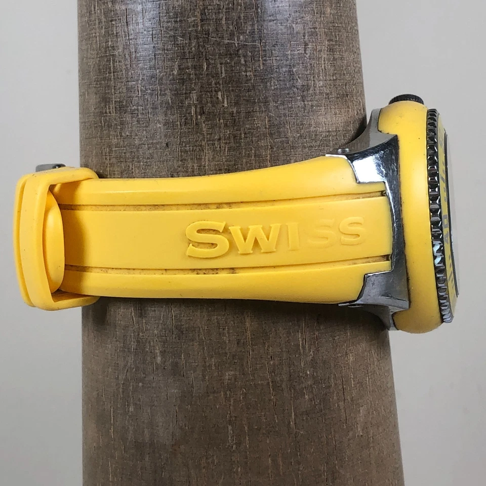 Reloj Swiss Legend Neptuno Unisex Fecha Amarillo Goma Cuarzo 43mm 7 1/2" Foto 3 de 4