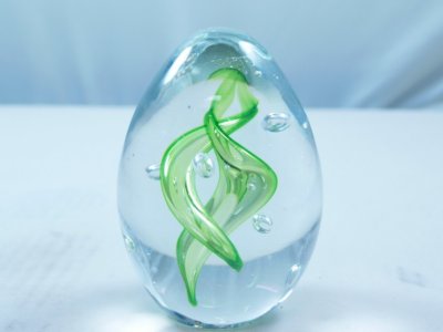 M Design Art Green Spiral Helix Egg Paperweight PW-853