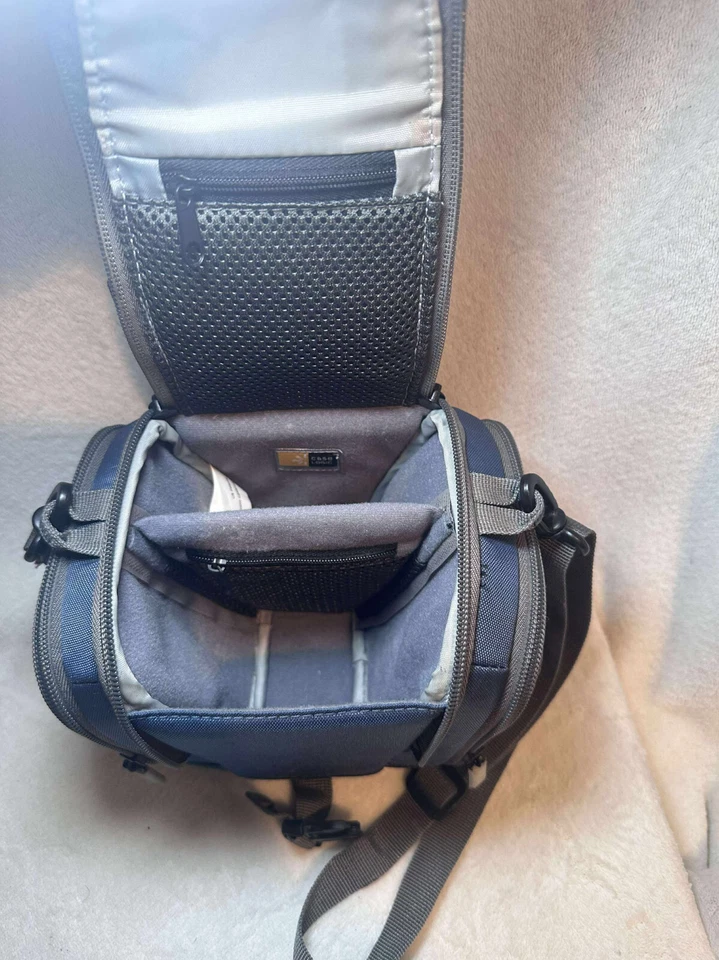 Case Logic DSLR Camera Bag Blue – Padded Travel Shoulder Bag with Black Straps - Image 2 of 4