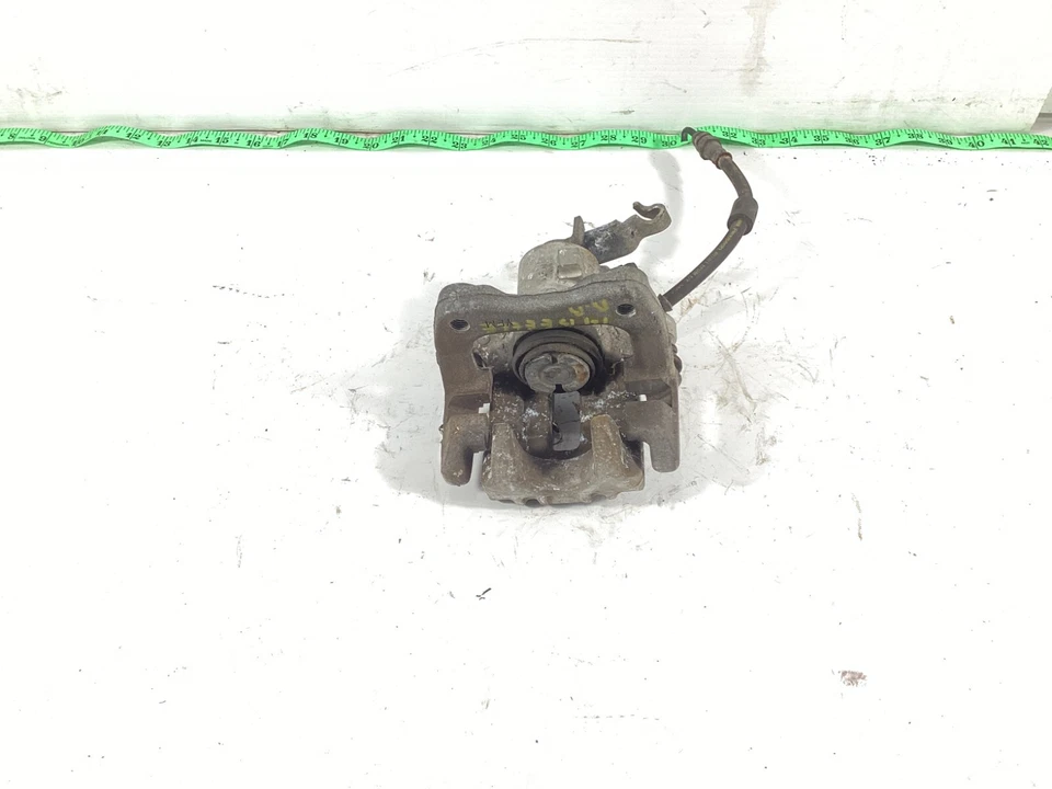 Pinza de freno trasera derecha del lado del pasajero Volkswagen Beetle 2012-2014 OEM. Foto 3 de 4