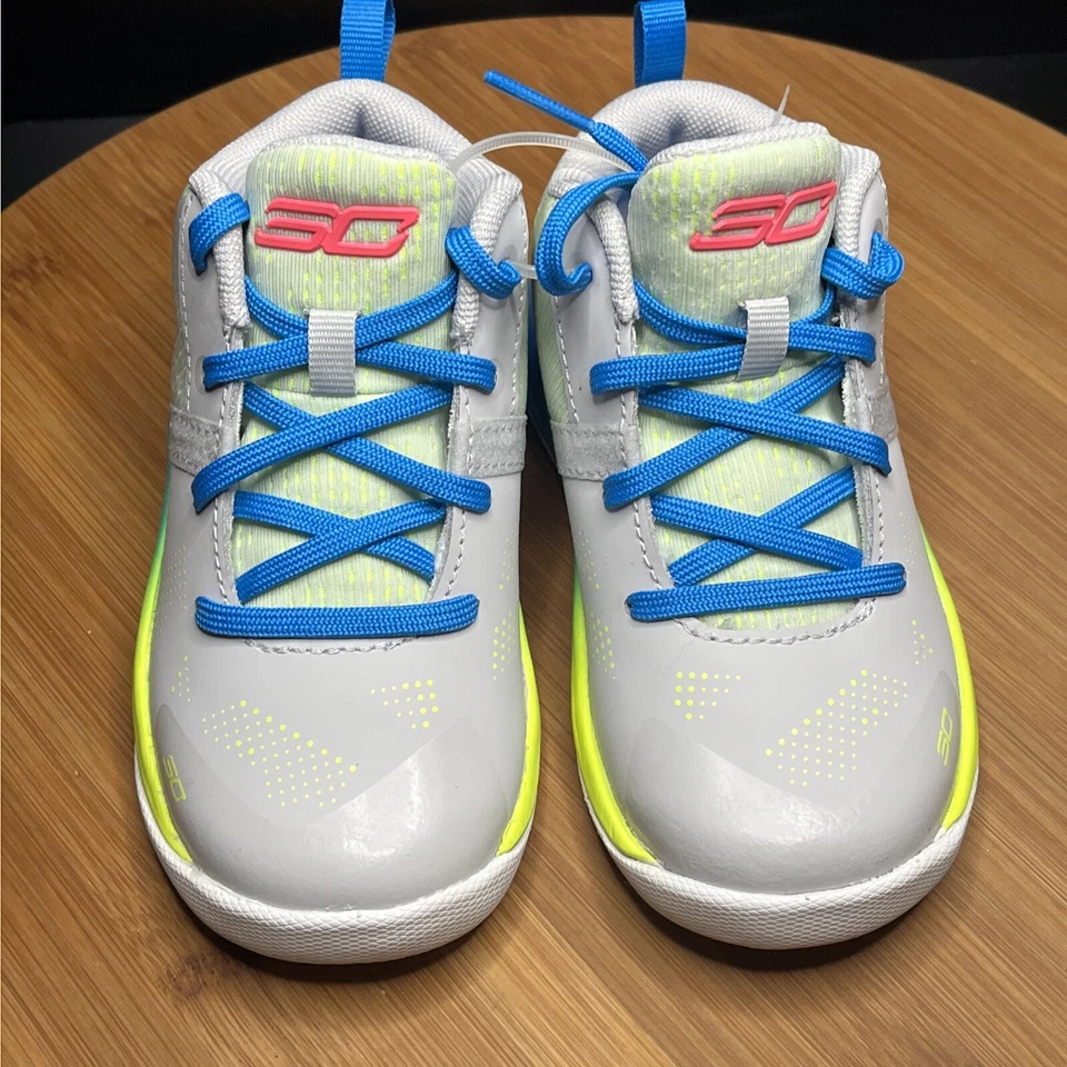 Under Armour Curry 2 Splash Fiesta Niños Niño Bebé 7k Zapatos 3026282-100 Nuevos sin Caja Foto 2 de 4