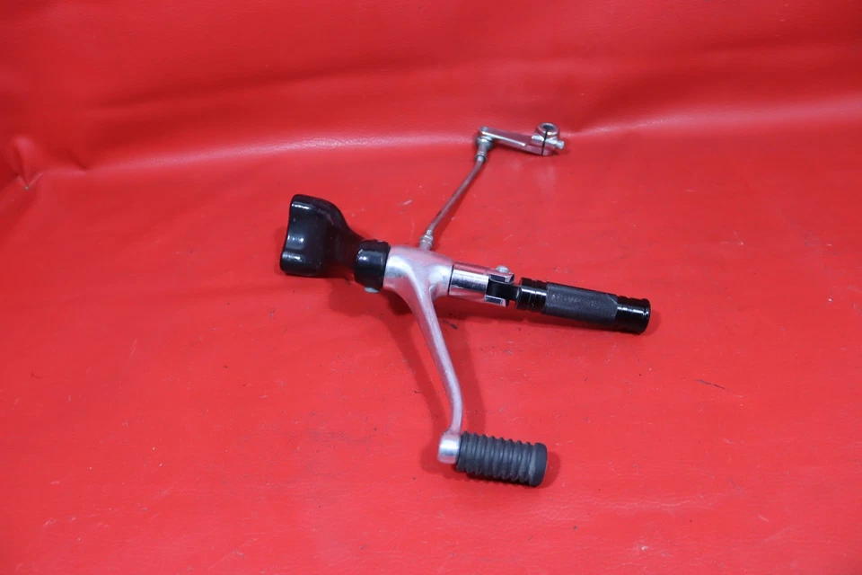 Harley-Davidson Sportster 1200 2009 personalizado XL1200C controles delanteros clavijas de piloto Foto 4 de 4