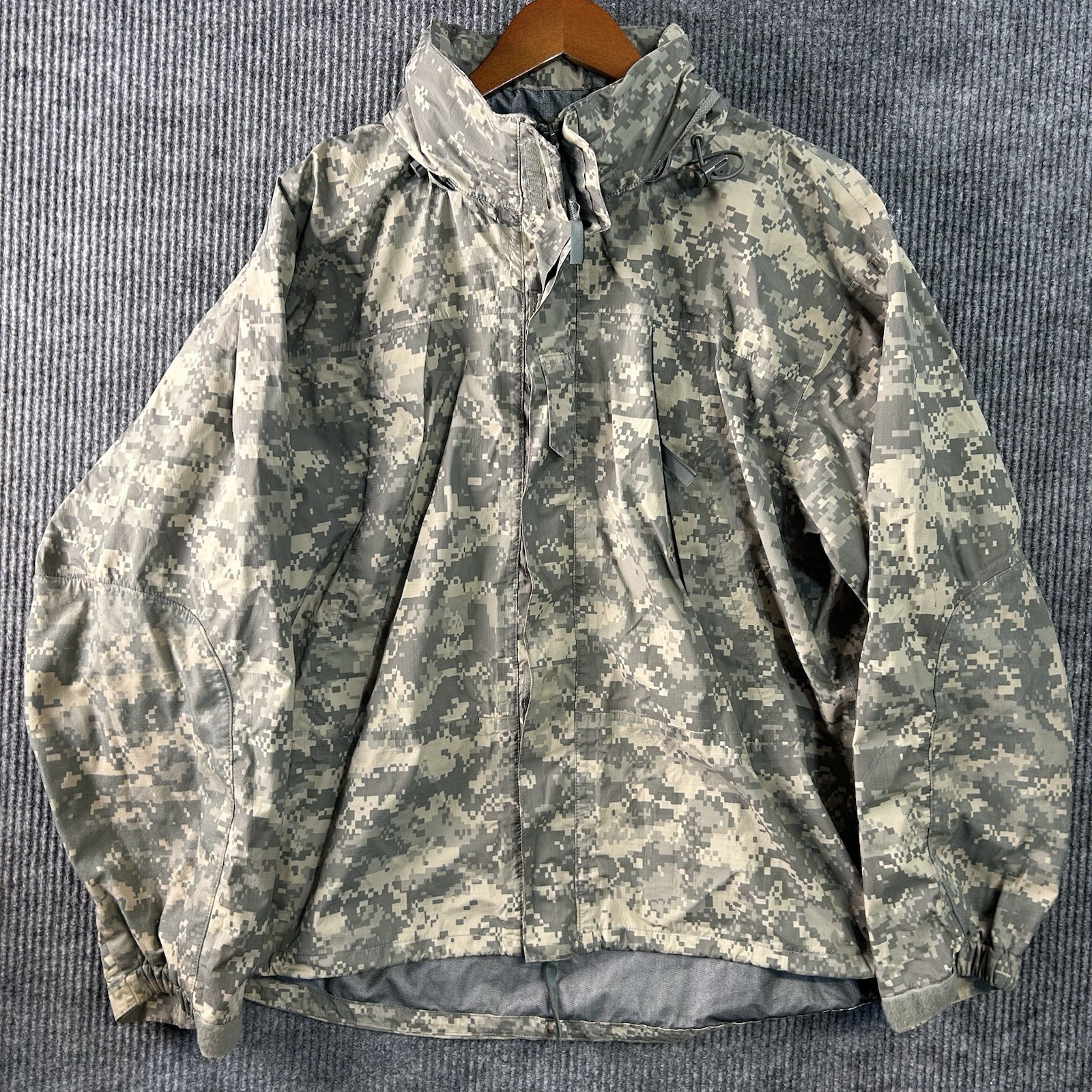 Chaqueta Militar Mediana Extremo Frío Húmedo Clima Gen III Capa 6 Universal Camuflada