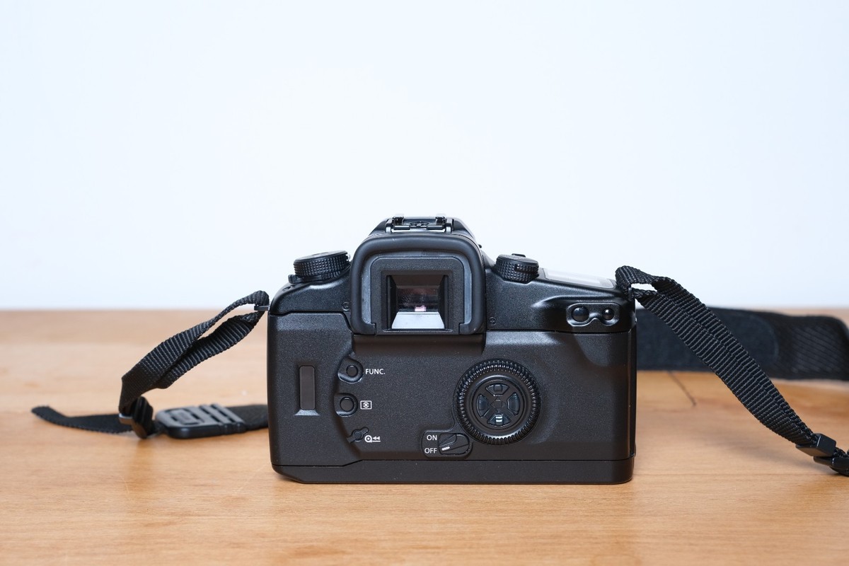 Canon EOS ELAN 7E 完動品 Amazon.com : Canon EOS ELAN 7E 35mm SLR Film Camera Kit w/ AF Zoom