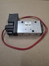 Parker 422CA011D53 Pneumatic Solenoid Valve 1/4" NPT 120V 4-Way 5-Port New