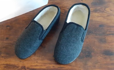 REAL NATURAL FOR MEN WOOL/ FELT SLIPPERS WARM BLACK/GREY SOFT
