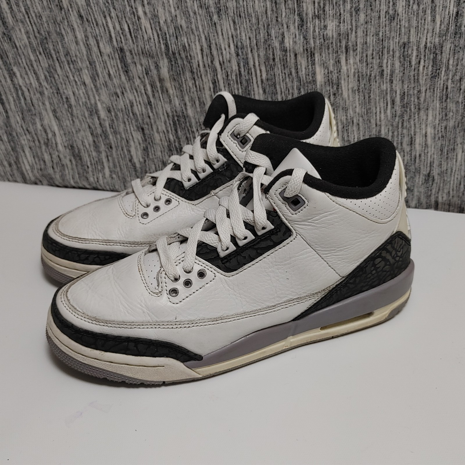 Nike Air Jordan 3 Retro Boys Size 7Y Basketball Shoes Sneakers White #DM0967-106 thumbnail 2