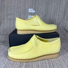 Clarks Wallabee Pale Yellow Mens Shoes 26139180