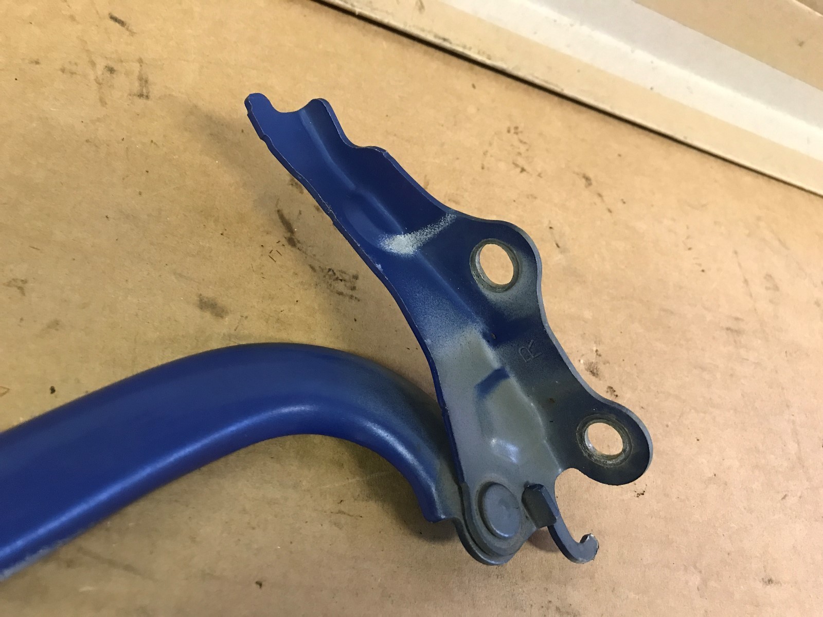 06 TOYOTA SCION TC RIGHT PASSENGER SIDE HOOD HINGE. BLUE eBay