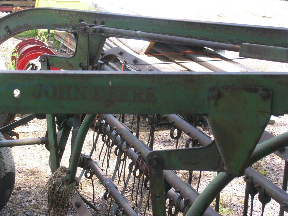 Rastrillo de heno tipo tracción John Deere tracción a tierra 4 Bar Foto 4 de 4