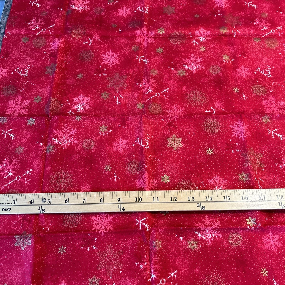 HOFFMAN FABRICS METALLIC GOLD SNOWFLAKES ON RED 27" X 44" Cotton Quilt - Image 4 of 4