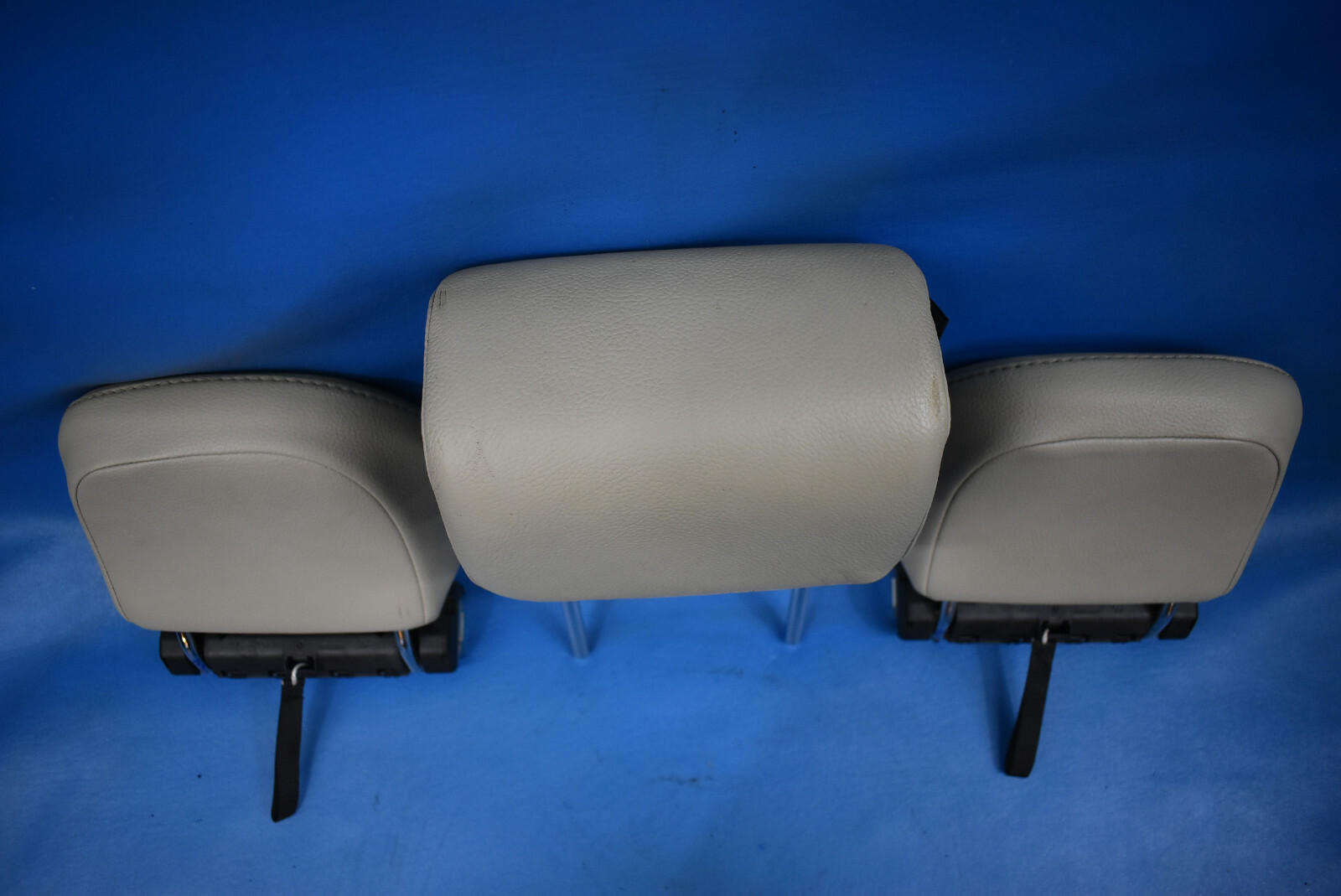 20032004 VOLVO XC90 REAR SEAT SET HEADRESTS LEATHER BEIGE OEM 8686714