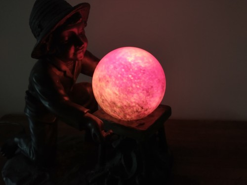 Sweet Vtg Glass Globe Table Lamp Light Kneeling Boy Figural Bronze Resin - Picture 5 of 7