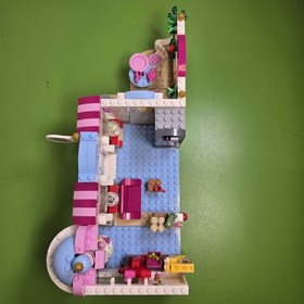 LEGO Friends: Heartlake Cupcake Cafe (41119) Complete W/ Minifigs, Inst. & Box!