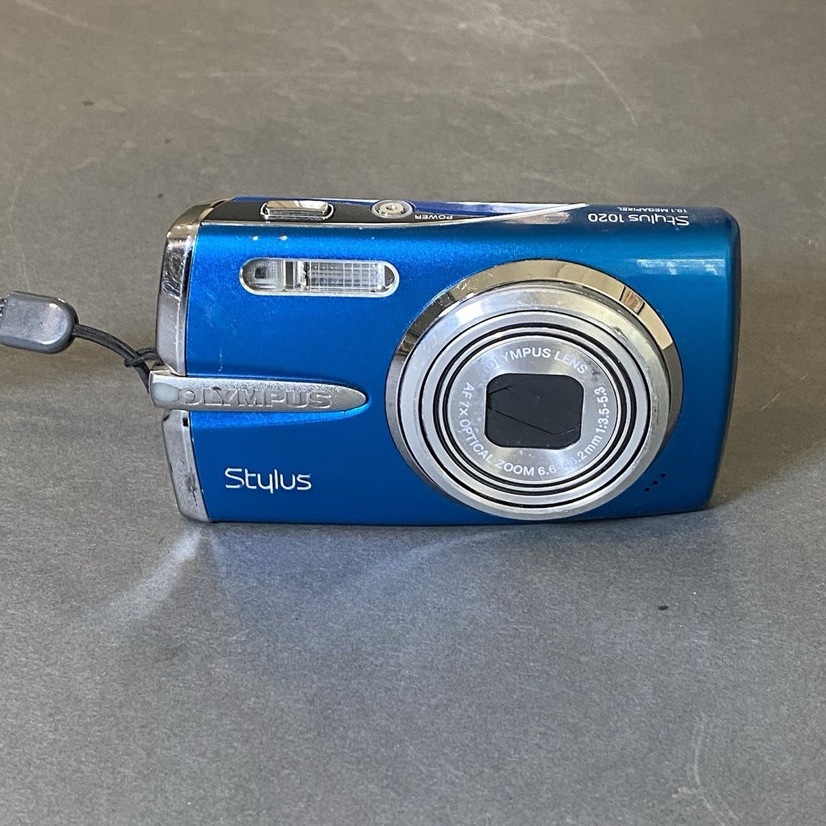Olympus digital camera Stylus 1020 Battery Charger Memory Card