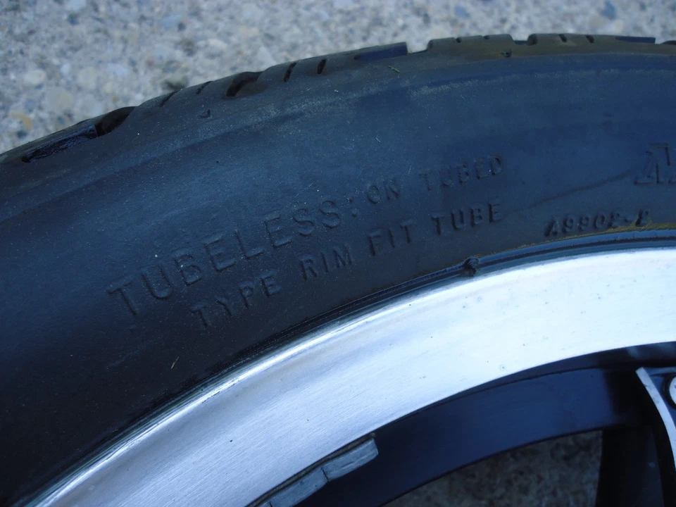 Llanta delantera Honda CB750 1981-1982 usada personalizada con neumático CB750C CB900C 82 750 Foto 4 de 4