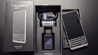BlackBerry KEY2 BBF100-8 Smartphone mit BOX