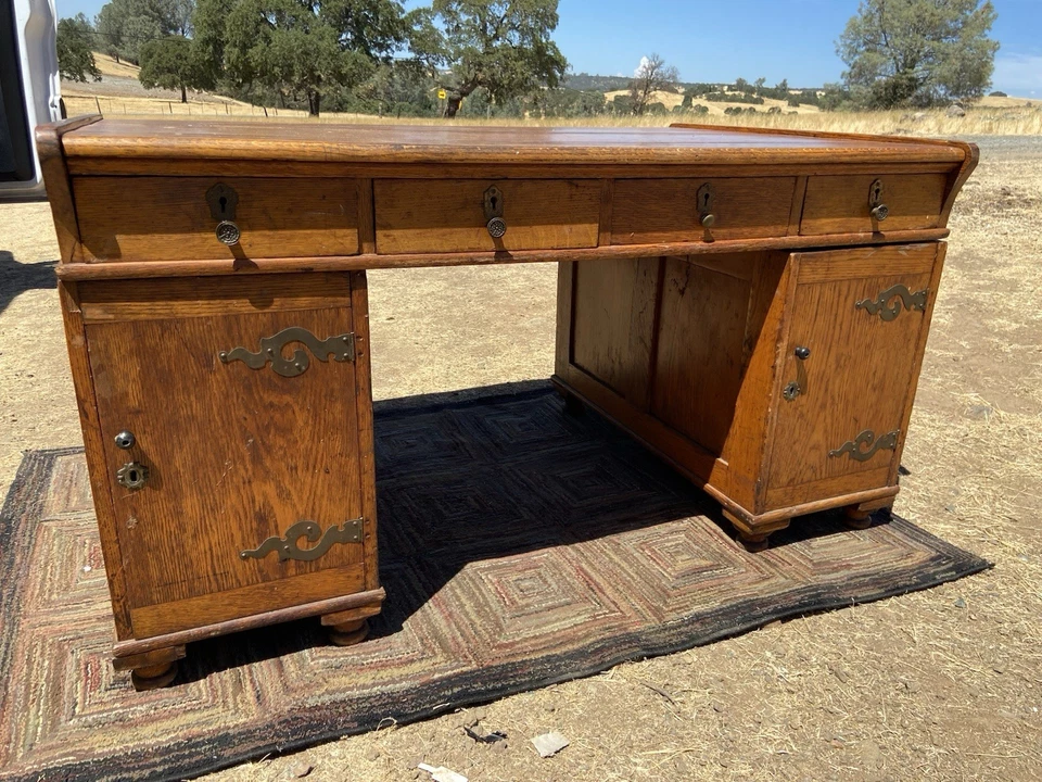 Antiga mesa de parceiros da era vitoriana precisa de restauração - Imagem 2 de 4