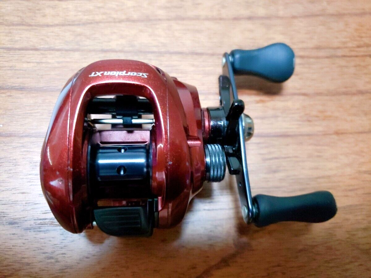 Shimano 10 XT 1000 Scorpion Right Handle Bait Casting Reel | eBay