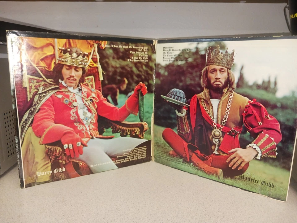 BEE GEES LP Cucumber Castle Gatefold ATCO SD 33-327 original Press   - Image 2 of 4