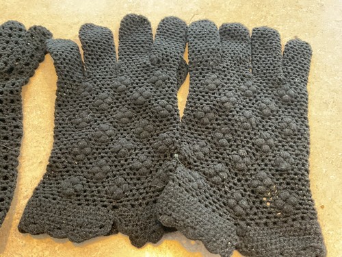 2 Pair Of Vintage Short Black Mesh Gloves - Picture 2 of 3