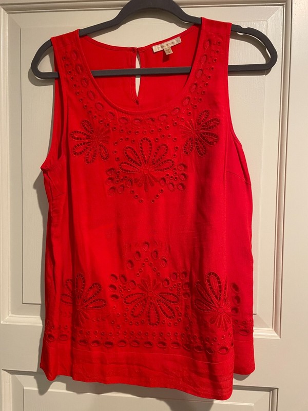 Womens Skies are Blue Sleeveless Coral blouse - size M