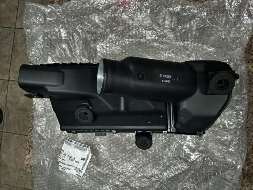 Rolls Royce Cullinan  Intake Muffler  Left 13717593195 OEM