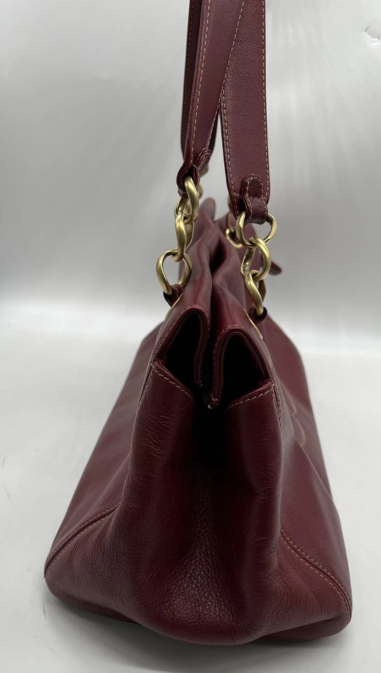 Bolso/cartera Chanel de cuero rojo burdeos con bordado con logotipo CC Foto 4 de 4