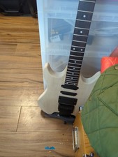 Projekt Gitarrenbausatz Gitarre unvollendetes Holz Elektro Headless Tremolo System