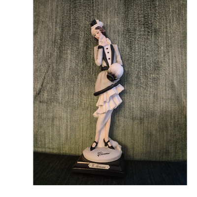Giuseppe Armani Florence Giovanna Porcelain Figurine 1987 Signed White/Black